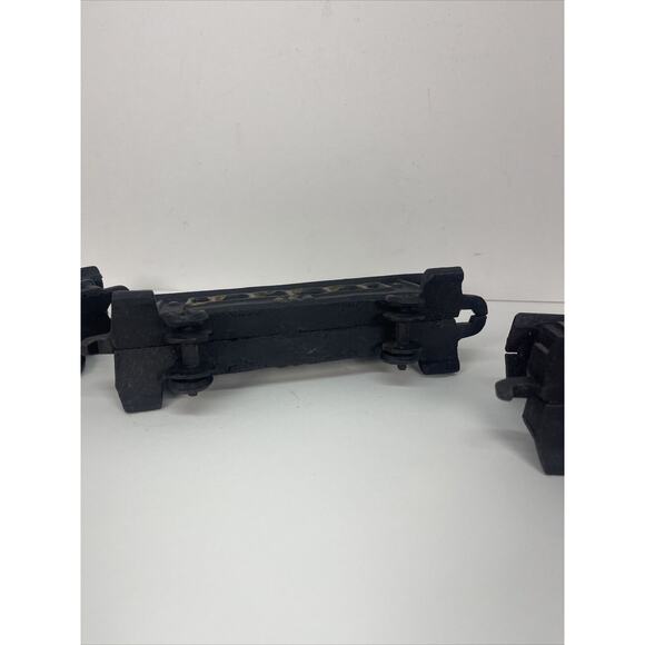 Vintage Cast Iron Steam Locomotive Train Set - Picture 6 of 7